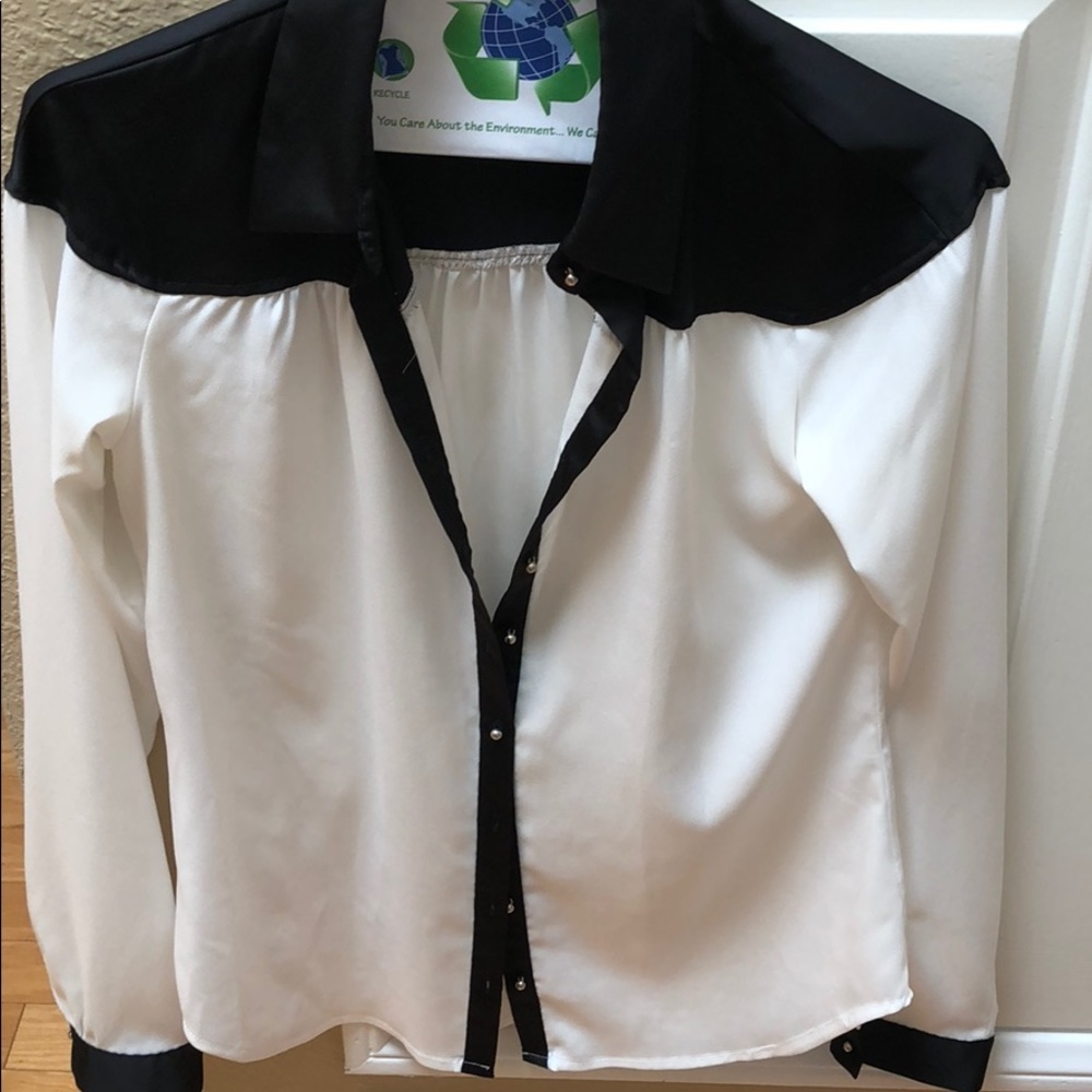 Black and white New York and company blouse